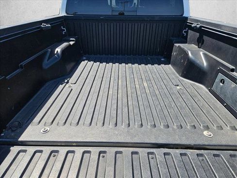 Used 2019 Toyota Tacoma SR5 AWD/4WD image 6