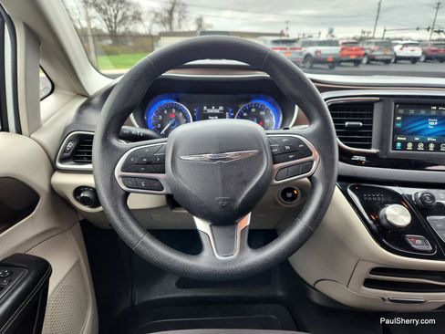 Used 2020 Chrysler Voyager L image 34
