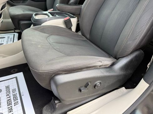 Used 2017 Chrysler Pacifica Touring Plus image 25