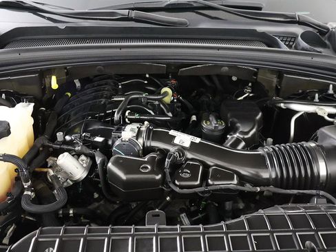 Used 2023 Jeep Grand Cherokee Limited w/ Black Appearance Package AWD/4WD image 21