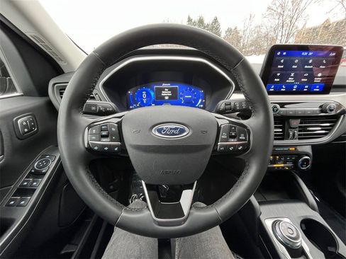 Used 2022 Ford Escape Titanium w/ Class II Trailer Tow Package image 11