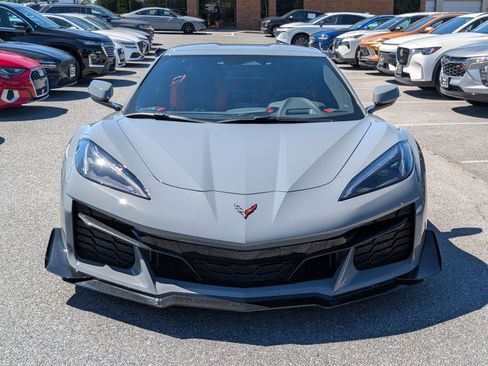 Used 2025 Chevrolet Corvette Z06 w/ Z07 Performance Package RWD image 8