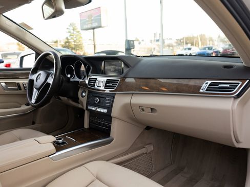Used 2016 Mercedes-Benz E 350 Sedan image 22