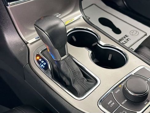 Used 2019 Jeep Grand Cherokee Altitude image 17