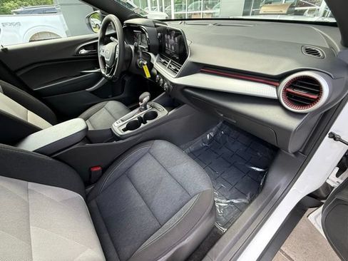 Used 2024 Chevrolet Trax RS w/ Driver Confidence Package FWD image 18
