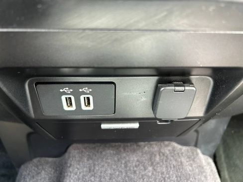 Used 2016 Ford F150 XLT w/ Equipment Group 302A Luxury AWD/4WD image 32