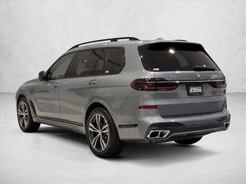 Used 2025 BMW X7 M60i image 8