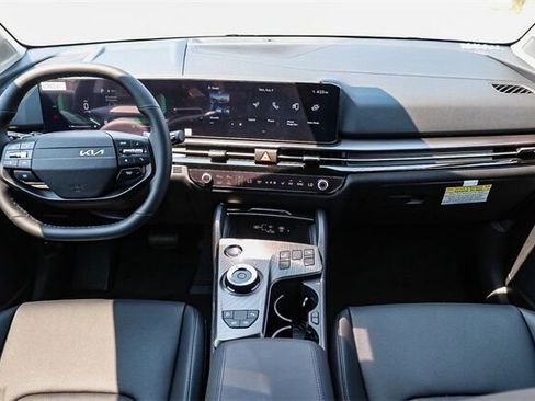 Certified 2026 Kia Sportage EX w/ EX Panoramic Sunroof Package image 9