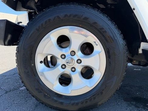 Used 2015 Jeep Wrangler Unlimited Sahara w/ Connectivity Group image 24