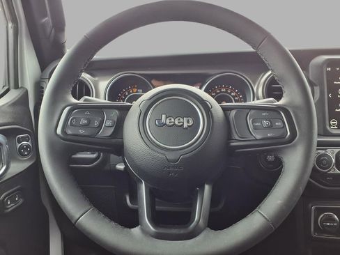 Used 2023 Jeep Gladiator Sport image 17