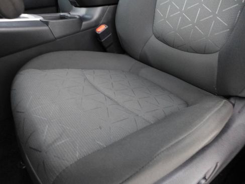 Used 2021 Toyota RAV4 XLE w/ Convenience Package FWD image 41