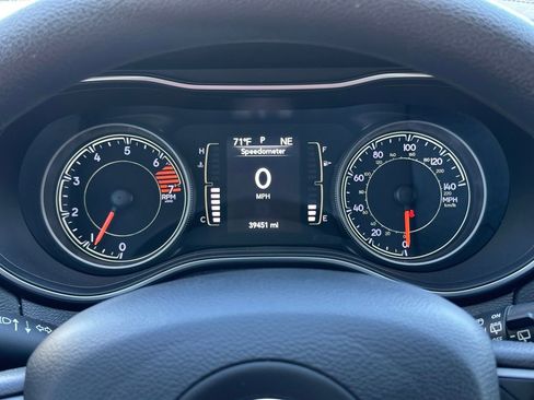 Used 2019 Jeep Cherokee Latitude w/ Popular Appearance Group image 28