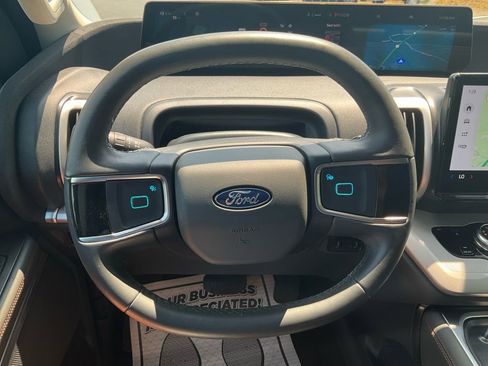 Used 2025 Ford Expedition Active RWD image 21