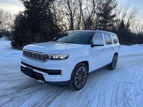 Used 2022 Jeep Grand Wagoneer Series III w/ Rear Seat Video Group 1 image 2