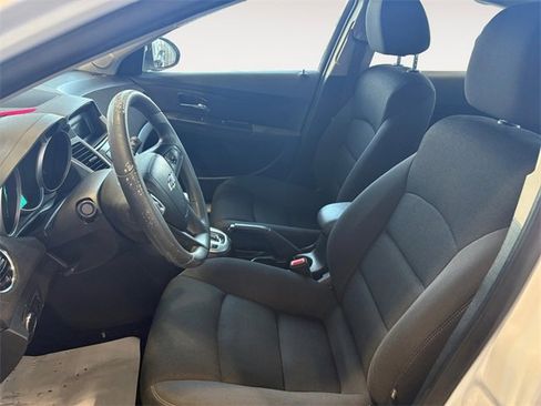 Used 2016 Chevrolet Cruze LT image 7