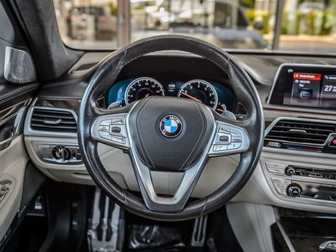 Used 2018 BMW 740i xDrive AWD/4WD image 39