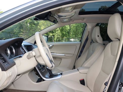 Used 2013 Volvo XC60 3.2 Premier Plus AWD/4WD image 10