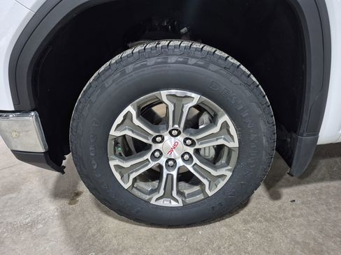 Certified 2025 GMC Sierra 1500 SLT image 32