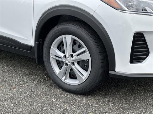 New 2025 Nissan Kicks Play S image 7