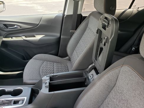 Used 2022 Chevrolet Equinox LT w/ Driver Convenience Package image 28