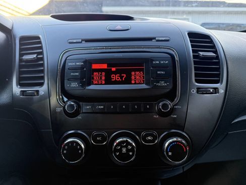 Used 2017 Kia Forte LX image 16