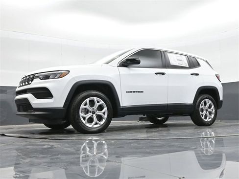 Used 2025 Jeep Compass Sport image 42