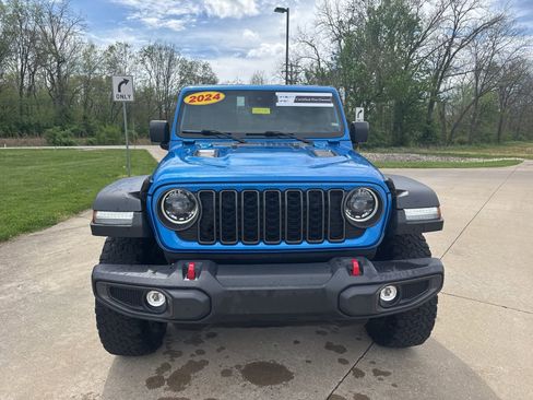 Used 2024 Jeep Wrangler Unlimited Rubicon AWD/4WD image 2