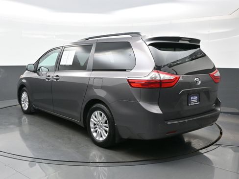 Used 2017 Toyota Sienna Limited Premium image 4