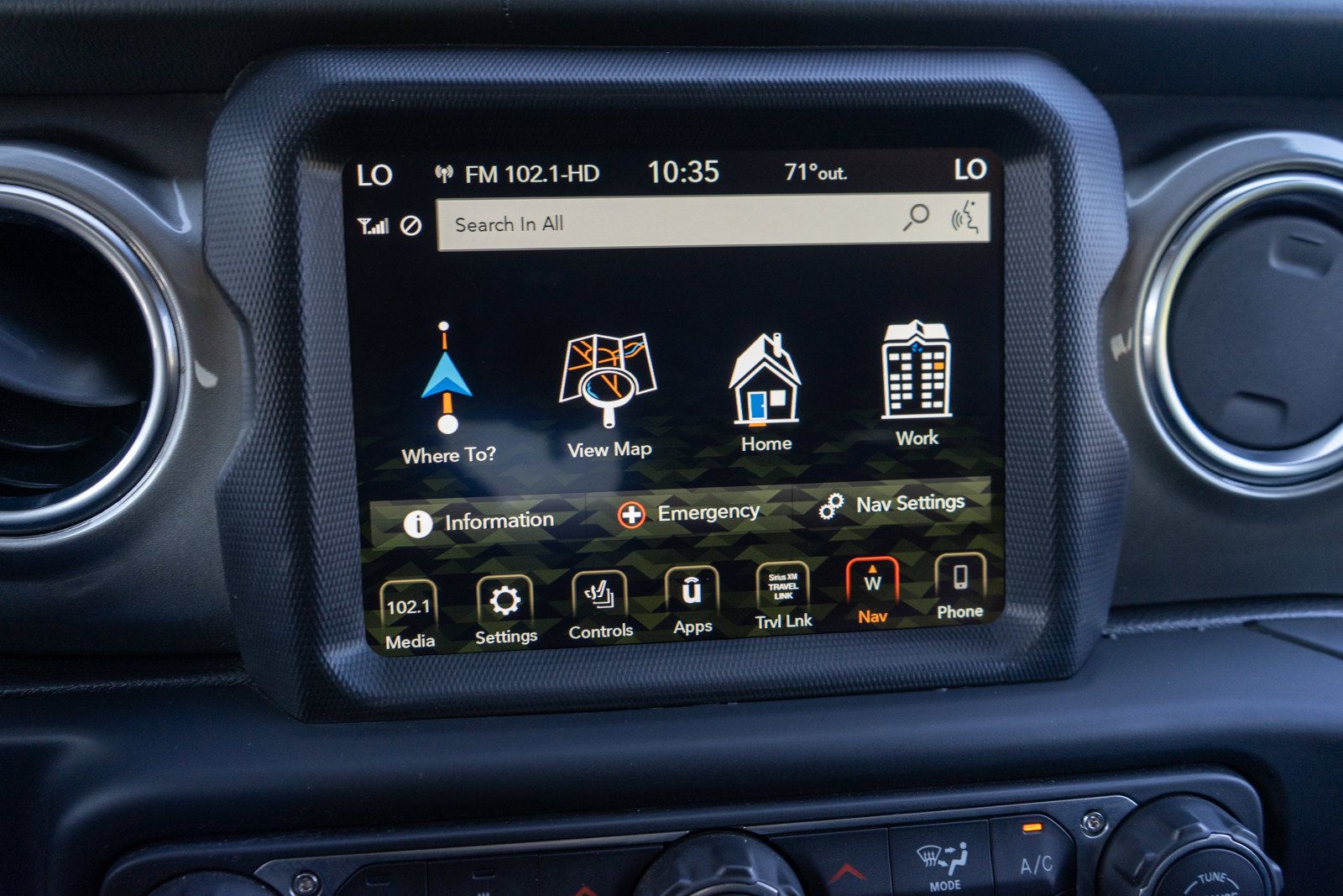 Used 2019 Jeep Wrangler Unlimited Sahara AWD/4WD image 18