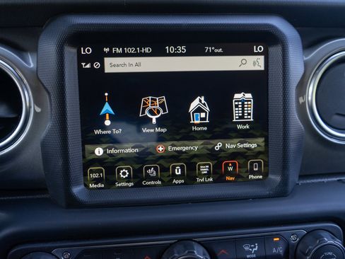 Used 2019 Jeep Wrangler Unlimited Sahara AWD/4WD image 18