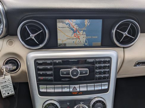 Used 2014 Mercedes-Benz SLK 250 image 4