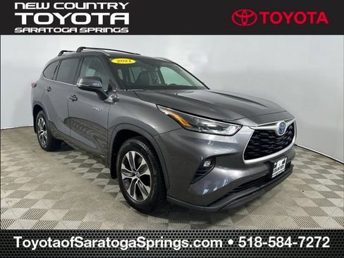Used 2021 Toyota Highlander XLE AWD/4WD image 1