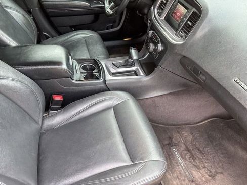 Used 2017 Dodge Charger SE w/ Blacktop Package image 35