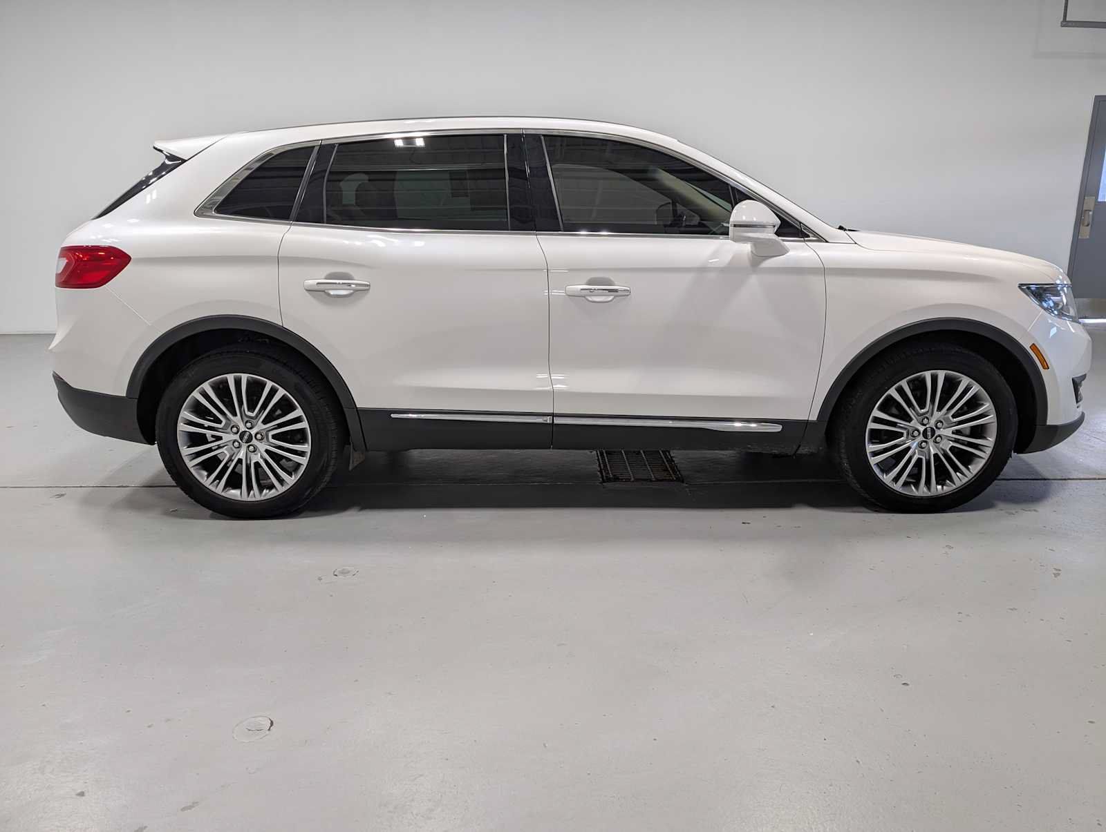 Used 2018 Lincoln MKX Reserve w/ Lincoln MKX Climate Package AWD/4WD image 7