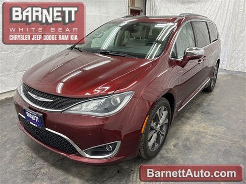 Used 2017 Chrysler Pacifica Limited FWD image 1