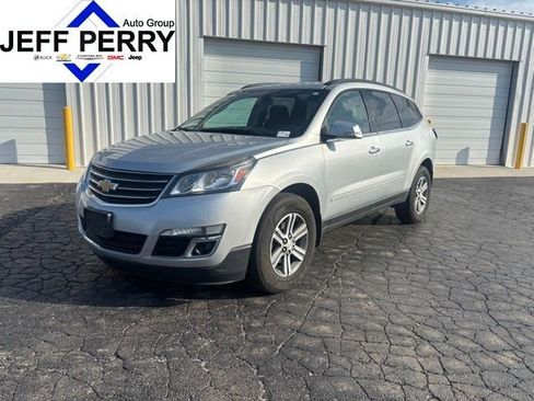 Used 2017 Chevrolet Traverse LT image 1