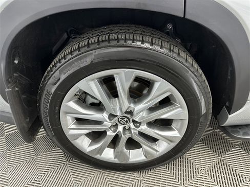 Used 2021 Toyota Highlander Limited image 20