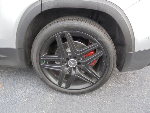 Used 2021 Mercedes-Benz GLB 35 AMG 4MATIC w/ Multimedia Package image 28