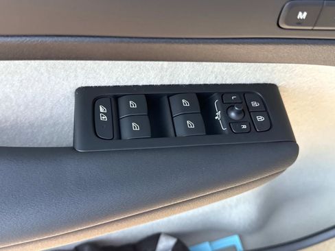 New 2026 Volvo XC40 B5 Ultra w/ Climate Package image 17