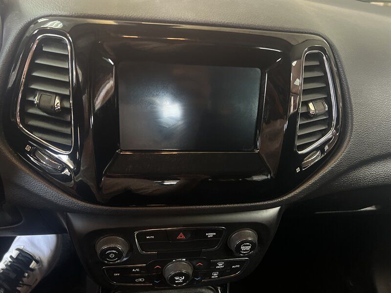 Used 2018 Jeep Compass Latitude w/ Popular Equipment Group AWD/4WD image 14