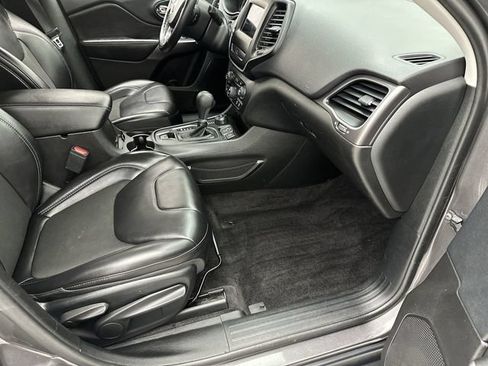 Used 2019 Jeep Cherokee Latitude Plus w/ Comfort/Convenience Group AWD/4WD image 26