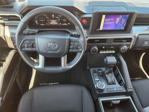 Certified 2025 Toyota Tacoma TRD Off-Road AWD/4WD image 27