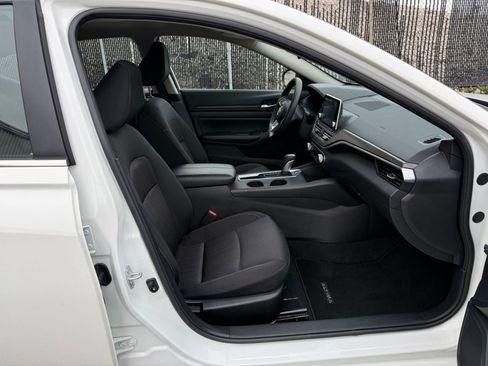 Used 2025 Nissan Altima 2.5 SV image 36