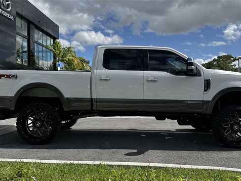 Used 2017 Ford F350 Lariat w/ Chrome Package image 24