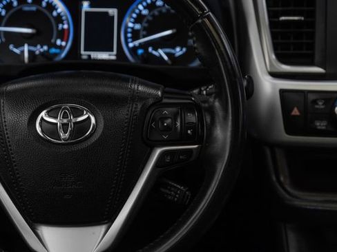Used 2019 Toyota Highlander XLE image 14