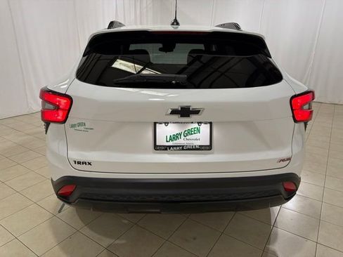 Used 2024 Chevrolet Trax RS w/ Driver Confidence Package FWD image 5