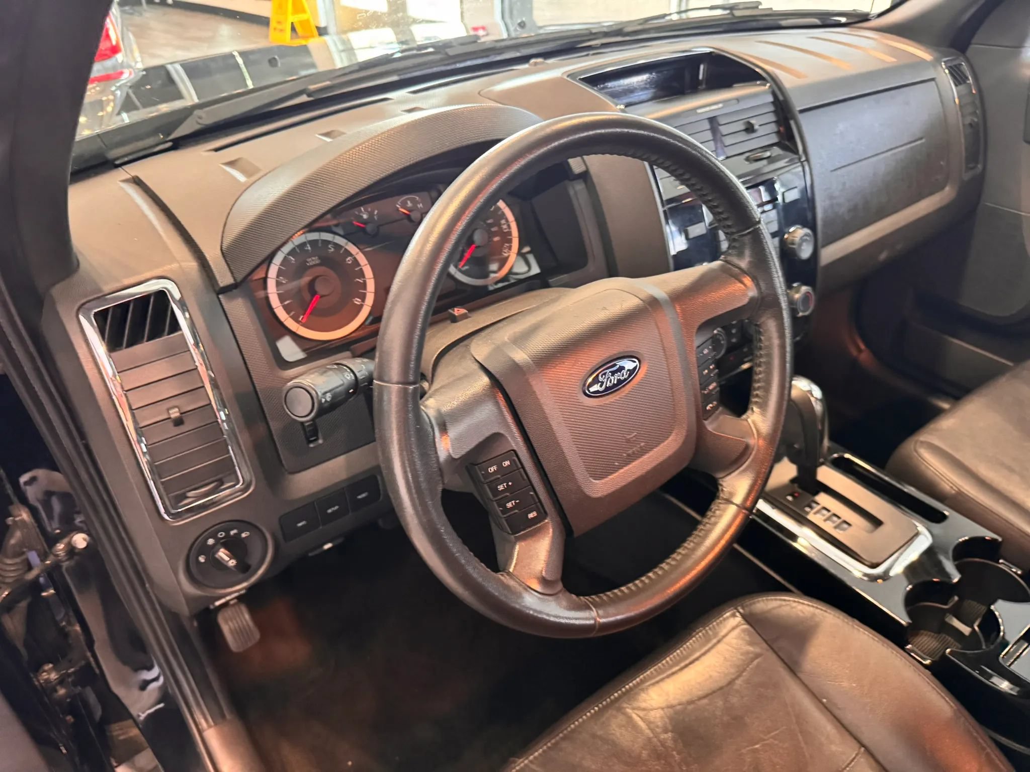 Used 2012 Ford Escape Limited w/ Class II Trailer Tow Pkg FWD image 25