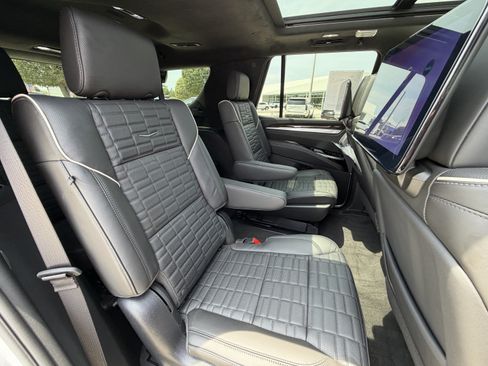 Certified 2025 Cadillac Escalade Sport Platinum w/ LPO, ONYX Package AWD/4WD image 13