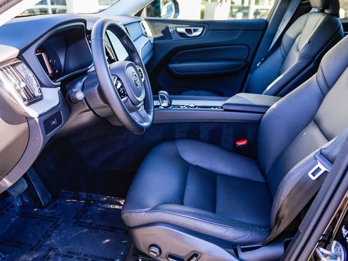 Used 2025 Volvo XC60 B5 Plus image 20