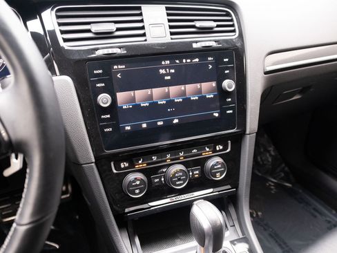 Used 2018 Volkswagen Golf R 4-Door image 3